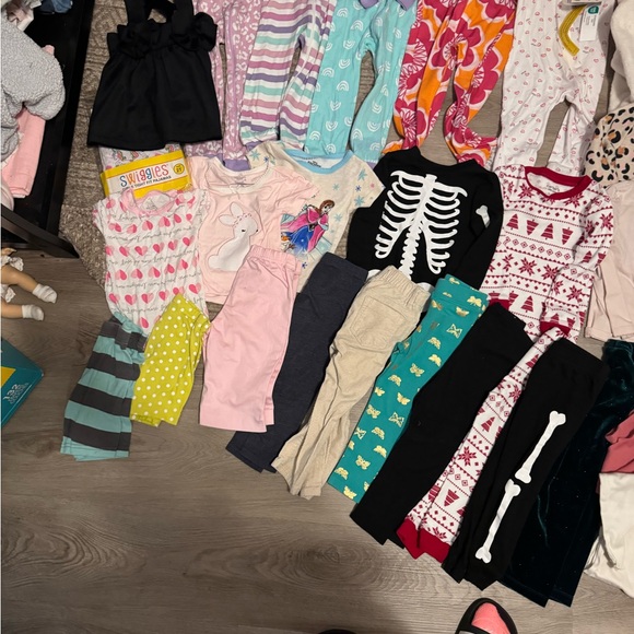 Assorted Baby Clothing Set -Size 24 Months & 2T - Picture 7 of 8